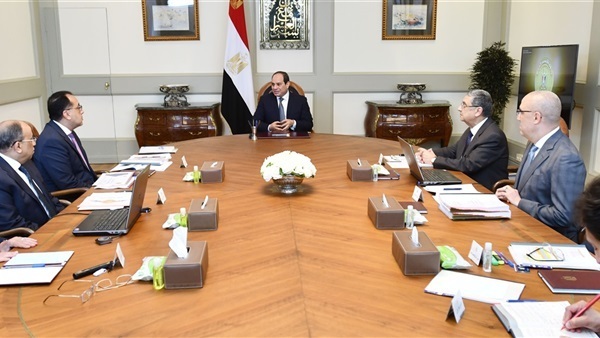 تفاصيل اجتماع السيسي مع 4 وزراء بحضور رئيسي الحكومة والرقابة الإدارية