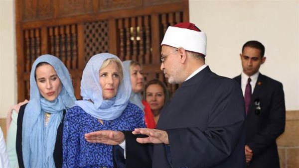 أول تعليق من سيدة أمريكا الأولى بعد زياراتها الجامع الأزهر
