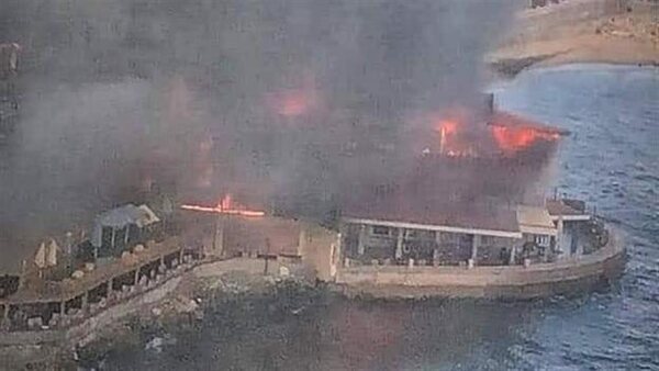 بـ 12 سيارة إطفاء.. السيطرة على حريق كافيه ومطعم كورنيش الإسكندرية | صور