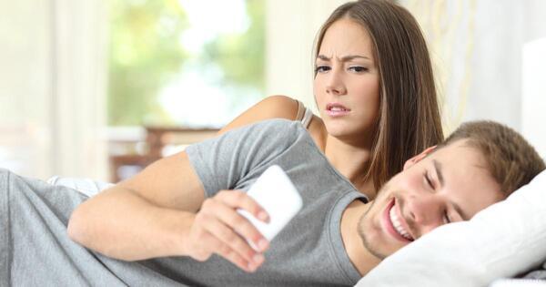 5 علامات تدل على خيانة الزوج