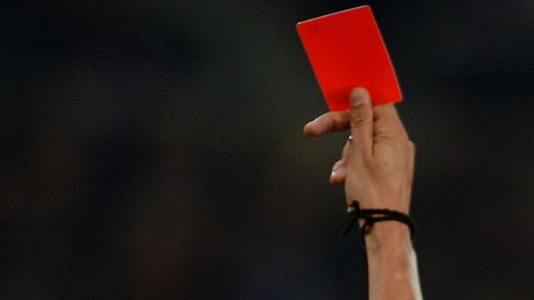 قانون جديد.. طرد أي لاعب يتعمد السعال في وجه منافسه خلال المباريات طباعة