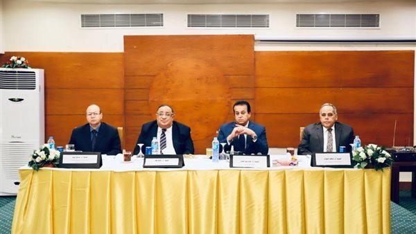 وزير التعليم العالي: 1800 جنيه مكافأة لجميع العاملين الإداريين بالجامعات