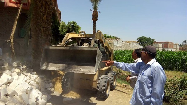 إزالة ١٧ حالة تعدي على الأراضى الزراعية بمساحة ١٨ فدان و١٣ قيراط بمركز أبو حماد