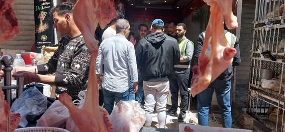 شئون البيئة بالشرقية تنفذ حملات تفتيشية على (٢٧) منشأة غذائية وصناعية وتحرير (٤١) محضراً