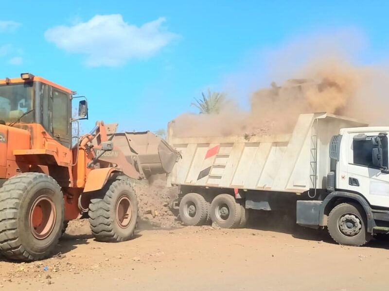 التدخل السريع بالشرقية ترفع ( ٩ الاف و١٠٠ طن ) قمامة ومخلفات مبانٍ بنطاق المحافظة