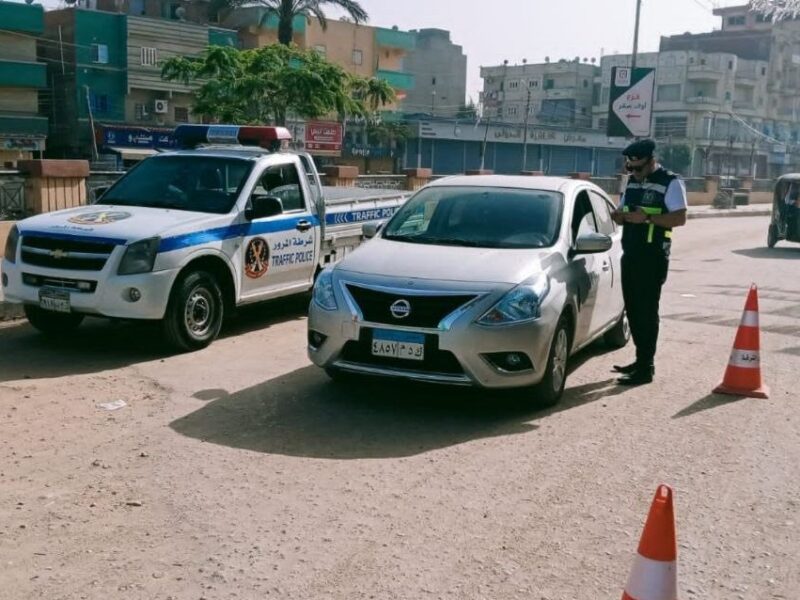 تمركزات مرورية مكثفة بشوارع مدن ومراكز الشرقية لتحقيق السيولة والانضباط المروري