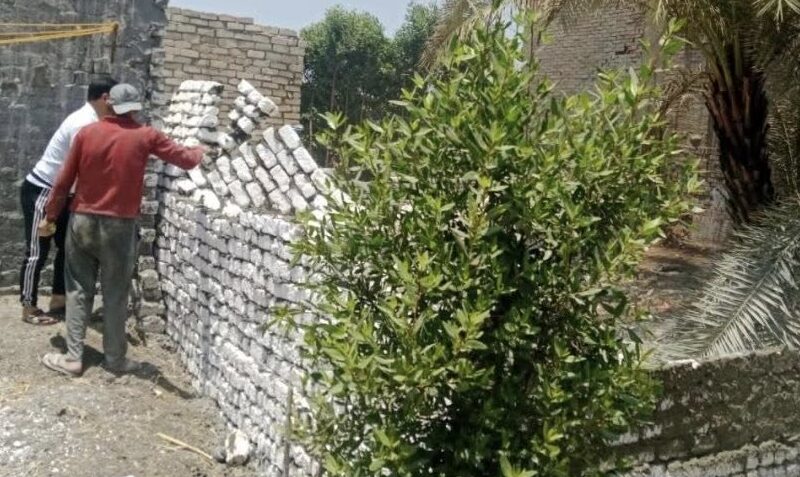 المتابعةالميدانية تكثف جولاتها بمراكز الشرقية.. بالمرور على (١٢) وحدة محلية بالحسينية وترصد عدد من مخالفات البناء والإشغالات