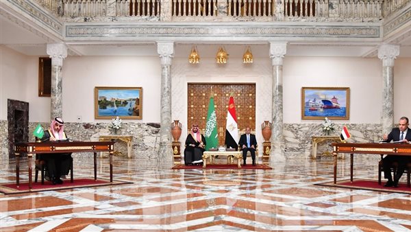تفاصيل زيارة ولي عهد السعودية للقاهرة ولقاء الرئيس السيسي.. صور