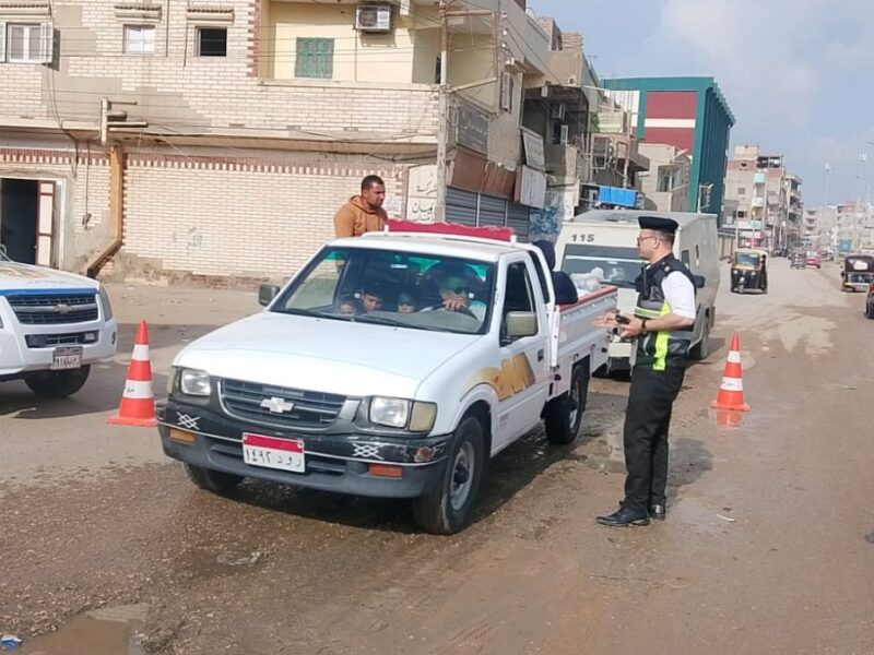 تمركزات مرورية مكثفة بشوارع محافظة الشرقية لتحقيق السيولة والانضباط المروري