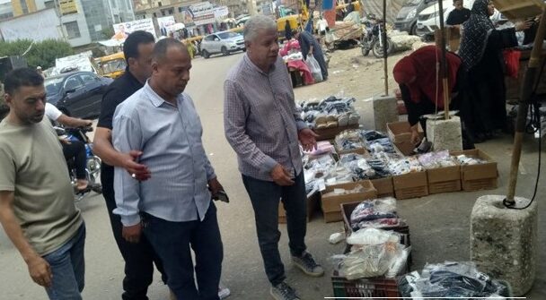 حملات مكثفة لإزالة التعديات والإشغالات المخالفة لإعادة الانضباط للشوارع بمحافظة الشرقية