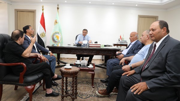 وزير الزراعة يصدر قرارات عاجلة للنهوض بصناعة الدواجن