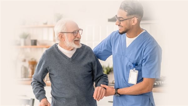 مجلس حكماء المسلمين: العناية بكبار السن وتقدير عطائهم الممتد واجب ديني