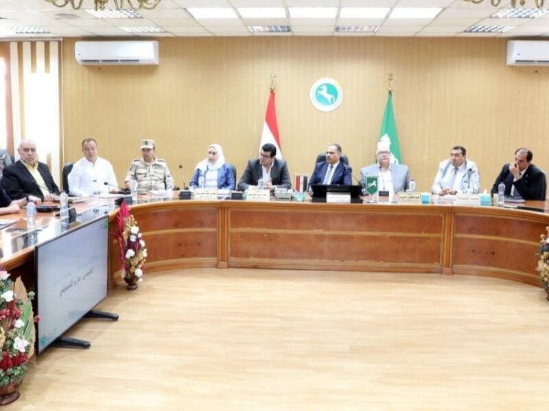 محافظ الشرقية يأمر بتجهيز سيارات وأجهزة ضباب لرش المدن والوحدات المحلية للقضاء على الناموس في فصل الصيف