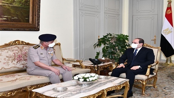 شاهد| السيسي يستقبل وزير الدفاع والإنتاج الحربي