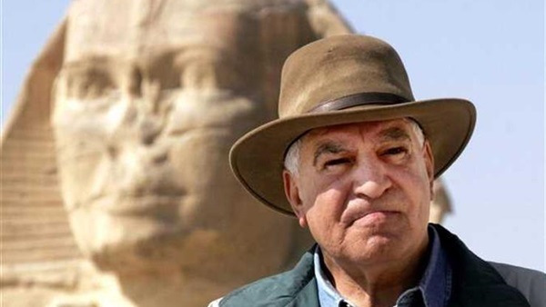 شاهد.. حقيقة منع زاهي حواس من السفر