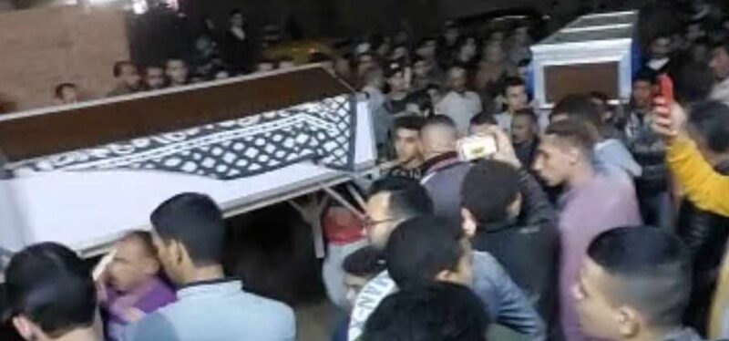 تشييع جثامين أسرة كاملة بمدينة مشتول السوق ….وسط حالة من الحزن والبكاء