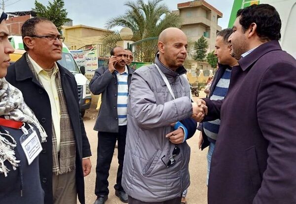 وكيل وزارة الصحة بالشرقية يتفقد القافلة الطبية العلاجية بمنشأة أبو عمر