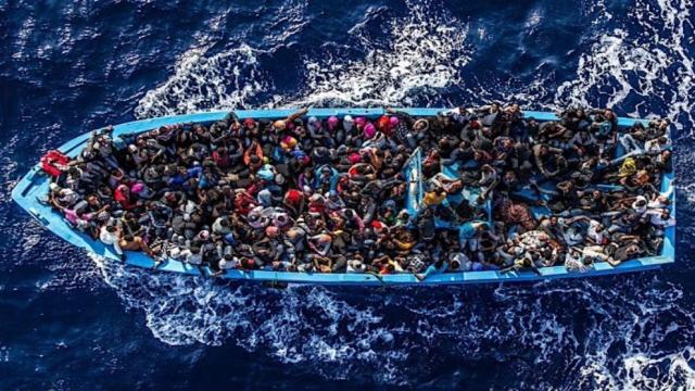 وفاة 5 أطفال مصريين جوعاً….. خلال رحلة هجرة غير شرعية لإيطاليا