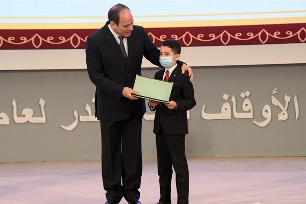 الرئيس السيسي يكرم الفائزين في المسابقة العالمية لحفظة القرآن الكريم