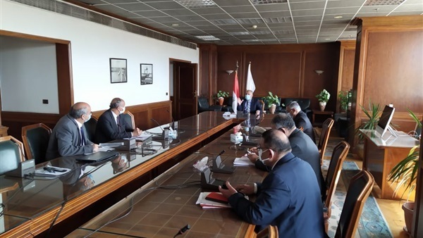 وزير الرى يستعرض تأهيل الترع بالقرى ضمن «حياة كريمة»