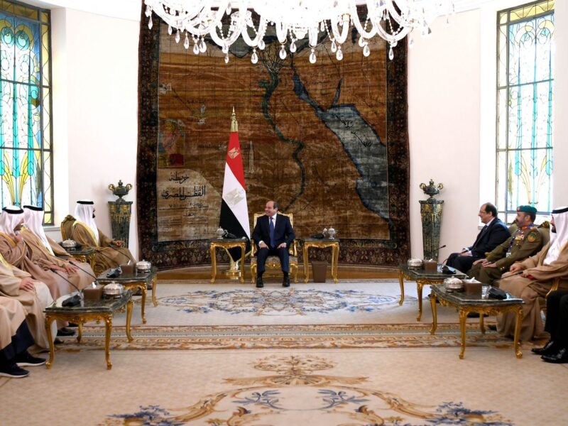 الرئيس السيسي يستقبل مستشار الأمن الوطني وقائد الحرس الملكي بالبحرين