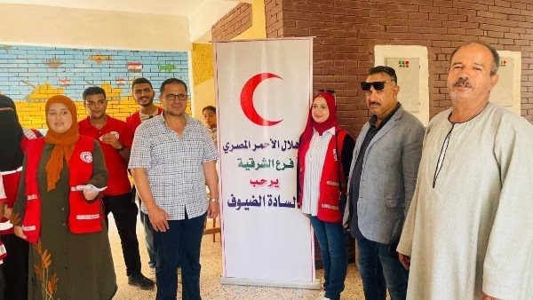 بالتنسيق مع صحة الشرقية.. الهلال الأحمر المصري ينظم قافلة طبية مجانية بقرية بحر البقر ويقدم العلاج لـ605 مواطنين