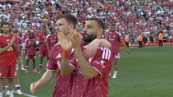 دموع محمد صلاح تهز أنفيلد.. ممر شرفي مؤثر في وداع أسطورة ليفربول