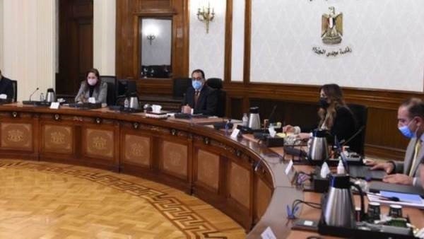 رئيس الوزراء يستعرض الخطة الاستثمارية لوزارتي الاتصالات والإسكان