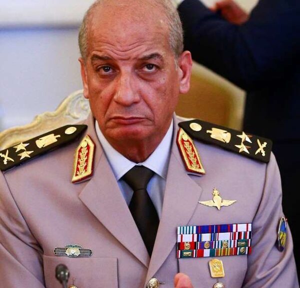 تعرف على سبب غياب وزير الدفاع عن جنازة مبارك
