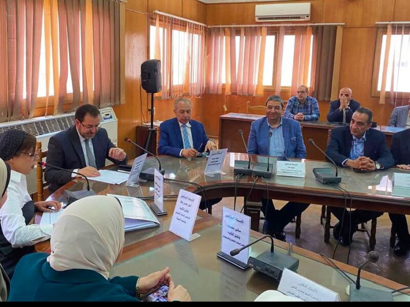 عميد كلية الطب البشري بجامعة الزقازيق يترأس اجتماع مجلس الكلية
