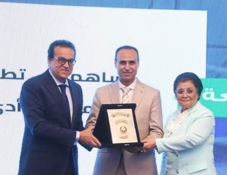 نائب رئيس مجلس الوزراء ووزير الصحة يكرم د. هانى جميعة وكيل وزارة الصحة بالشرقية لجهوده المتميزة