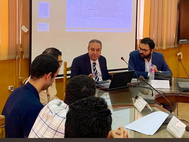 عميد طب الزقازيق يعقد اجتماعًا بمسؤولي الملف الإلكتروني بالأقسام المختلفة بمستشفيات الجامعة لمتابعة منظومة التحول الرقمي
