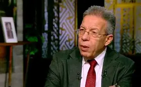 نقيب الأطباء يحذر من مخاطر انتشار عمليات تغيير لون العينين: قد تؤدي لفقدان البصر