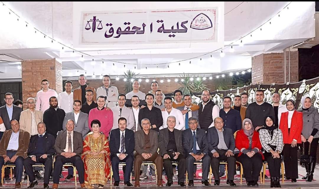 رئيس جامعة الزقازيق ومستشاره للأنشطة الطلابية وعميد كلية الحقوق يشاركان في الإفطار الجماعي بالكلية