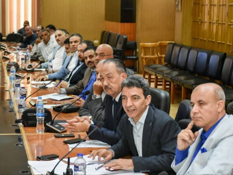 محافظ الشرقية يجتمع برؤساء جمعيات مستثمرى بلبيس والزوامل لحل مشاكلهم لدعم الاقتصاد الوطني