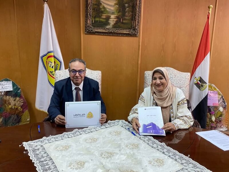 عميد طب الزقازيق يوقع اتفاقية تعاون مشترك بين مستشفيات جامعة الزقازيق وكلية التمريض بجامعة الابتكار