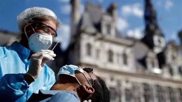 فرنسا تعلن اكتشاف أول حالة إصابة بسلالة كورونا الهندية