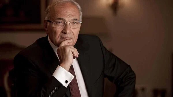 مصدر مقرب يكشف حقيقة وفاة الفريق أحمد شفيق
