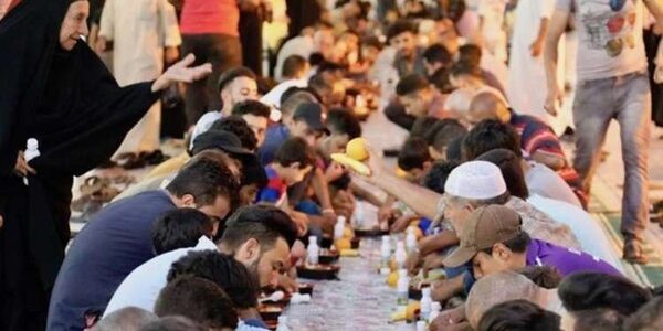 أهالي العاشر من رمضان ينظمون مائدة إفطار لأكثر من 1000 مواطن