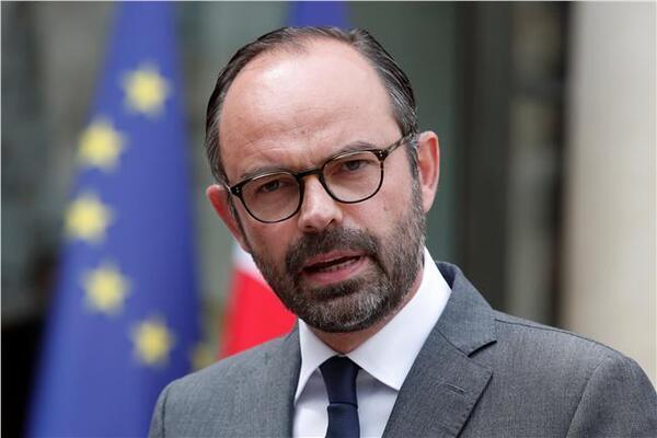 رئيس وزراء فرنسا يحذر من أن بلاده تواجه موجة ضخمة من وباء كورونا
