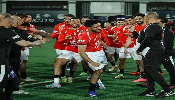 ممر شرفي في تدريب المنتخب الوطني احتفالاً بمرموش واللاعبين الجدد