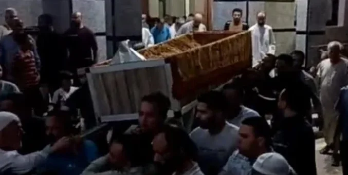 مشهد جنائزي مهيب سادته الدموع والدعوات…..لضحية قرية بنايوس مركز الزقازيق