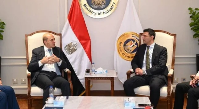 وزير الصناعة يدعو الشركات الفرنسية للاستفادة من المزايا التنافسية في مصر