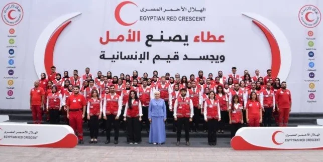 السيدة انتصار السيسي تشهد لحظة وصول المساعدات المصرية لغزة إلى مليون طن
