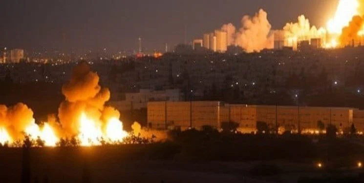 إعلام عبري: انفجارات تهز وسط إسرائيل بعد إطلاق صواريخ من إيران