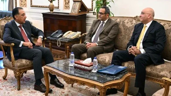 مدبولي يشهد مراسم تسليم مهام رئاسة جهاز تنمية المشروعات المتوسطة والصغيرة