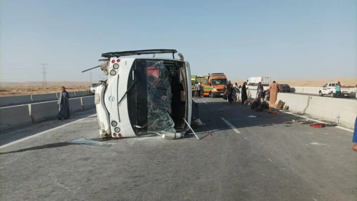 وفاة 22 شخصًا.. ارتفاع عدد ضحايا حادث انقلاب أتوبيس في جنوب سيناء