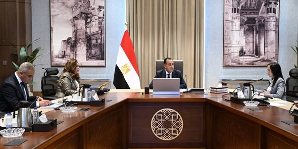 مدبولي يتابع الموقف التنفيذي لمشروعات التنمية ويشدد على الالتزام بالجداول الزمنية