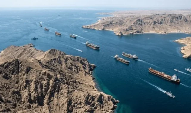 الخارجية الإيرانية: فتح مضيق هرمز مشروط برفع الحصار الأمريكي.. ولا رسوم عبور