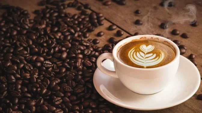 ماذا يحدث لجسمك عند إفراط الشرب القهوة على معدة فارغة؟